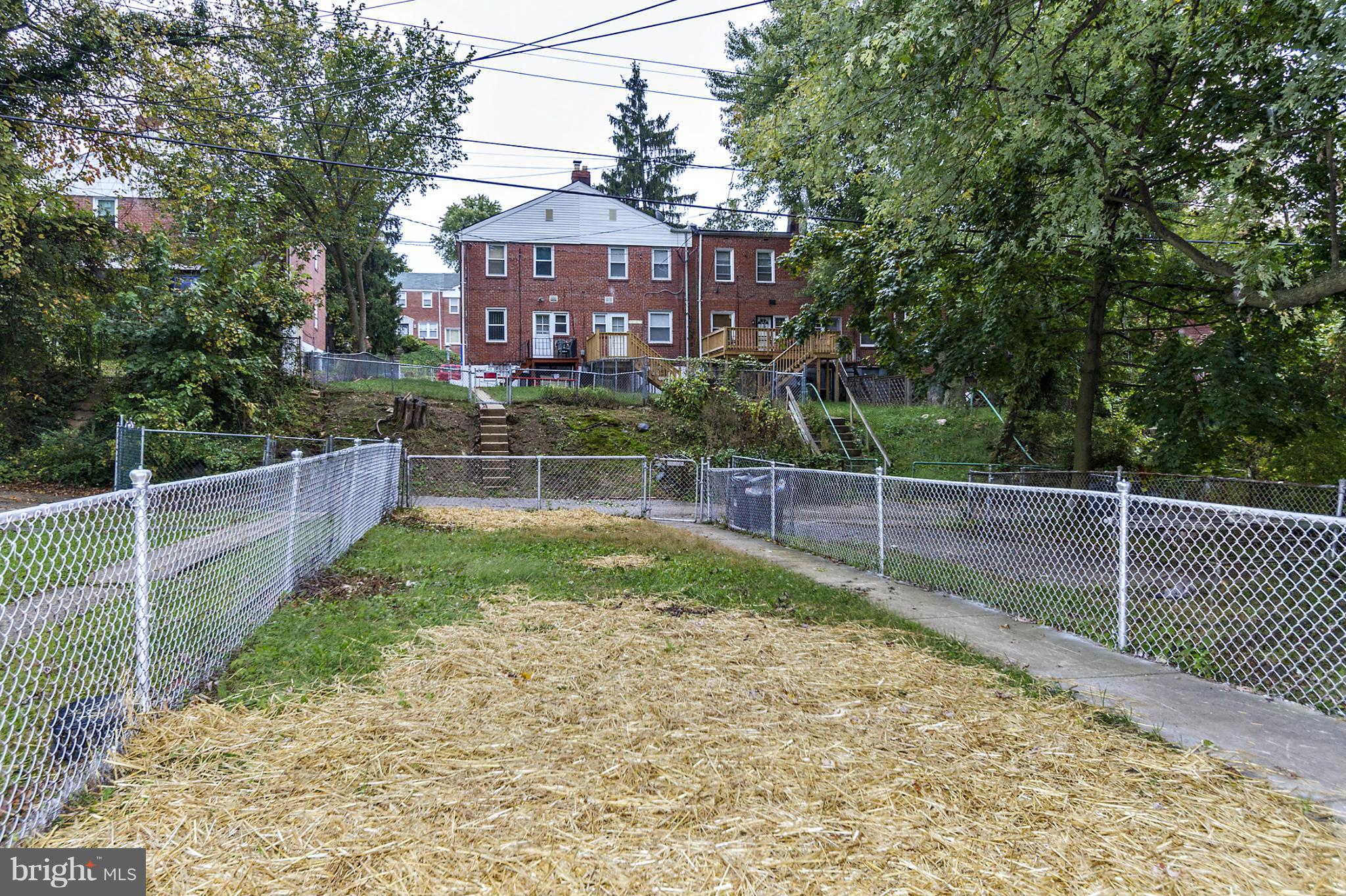 4539 Pen Lucy Road Baltimore, MD 21229 - Photo 23 of 30 Fenced Yard