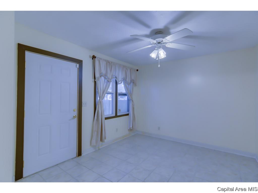 2163 South 10th Street Springfield, IL 62703 - Photo 13 of 32