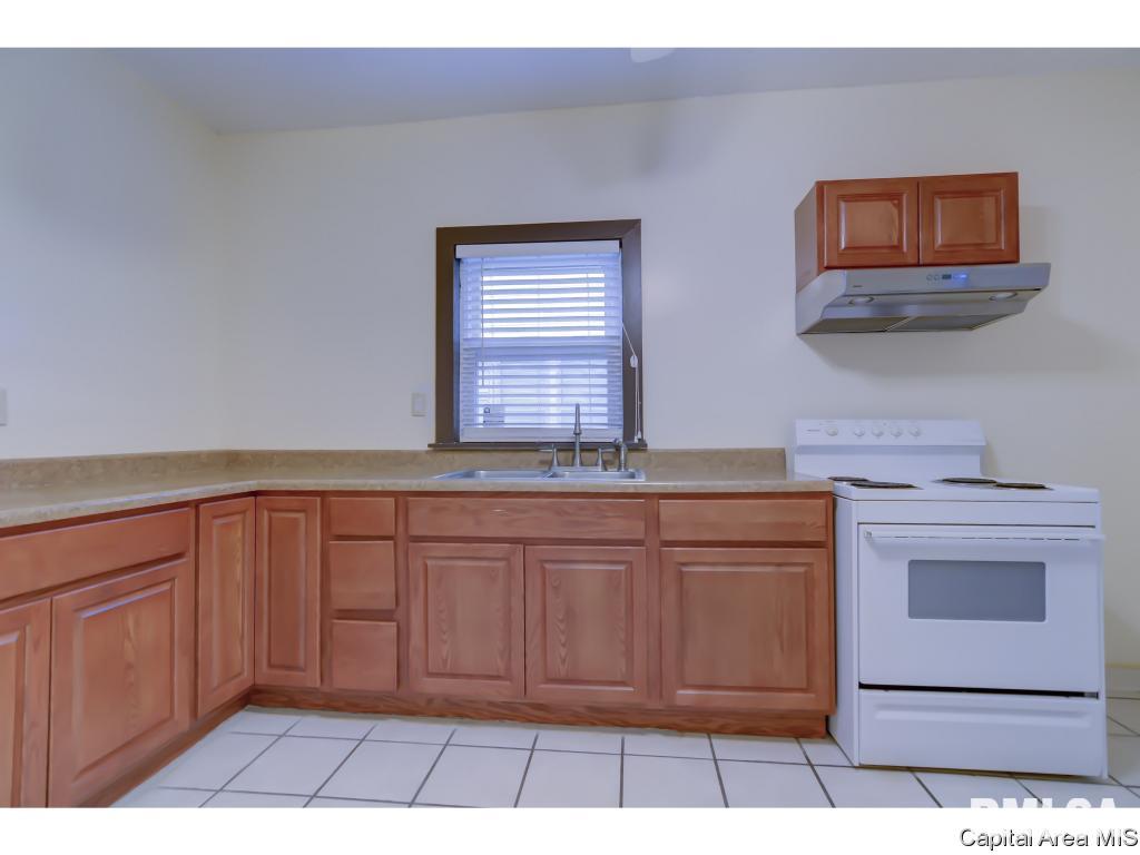 2163 South 10th Street Springfield, IL 62703 - Photo 10 of 32