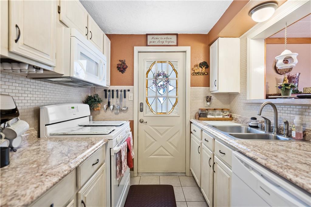 636 Greenlee Road Pittsburgh, PA 15227 - Photo 11 of 25 Gallery Image 11
