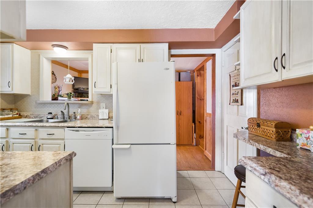 636 Greenlee Road Pittsburgh, PA 15227 - Photo 13 of 25 Gallery Image 13