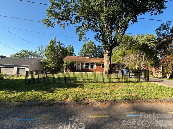 $1,550 | 1921 4th Avenue Northwest, Hickory, NC 28601