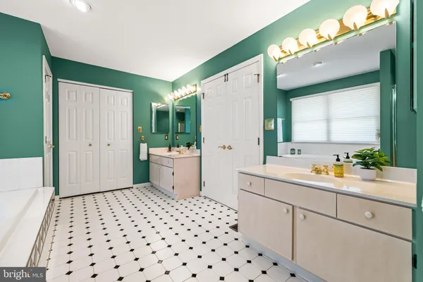 $975,000 | 7316 Longfield Drive, Kingsville, MD 21087