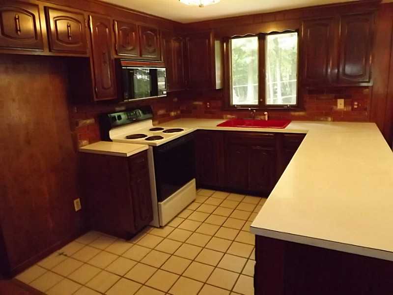 80 Whipple Road Smithfield, RI 02917 - Photo 3 of 24 Kitchen.