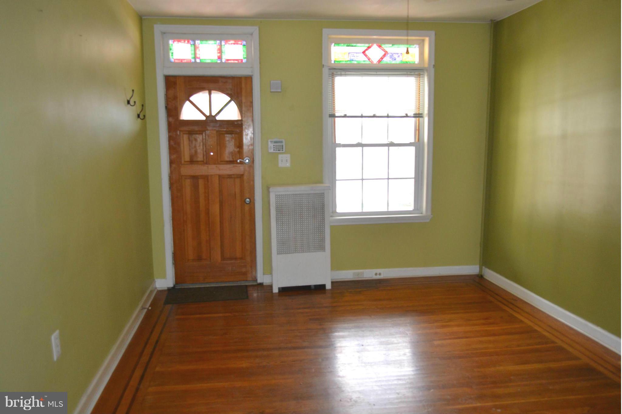 1146 Roland Heights Avenue Baltimore, MD 21211 - Photo 3 of 21 Living Room