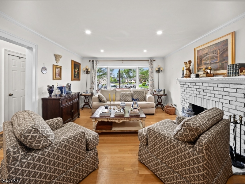 17 Ravine Court Clifton, NJ 07013 - Photo 7 of 46