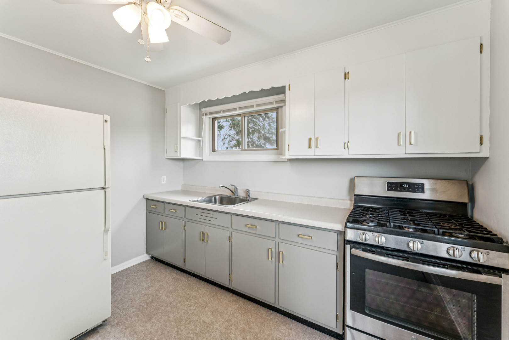 1484 North Hicks Road Palatine, IL 60067 - Photo 10 of 25 Gallery Image 10
