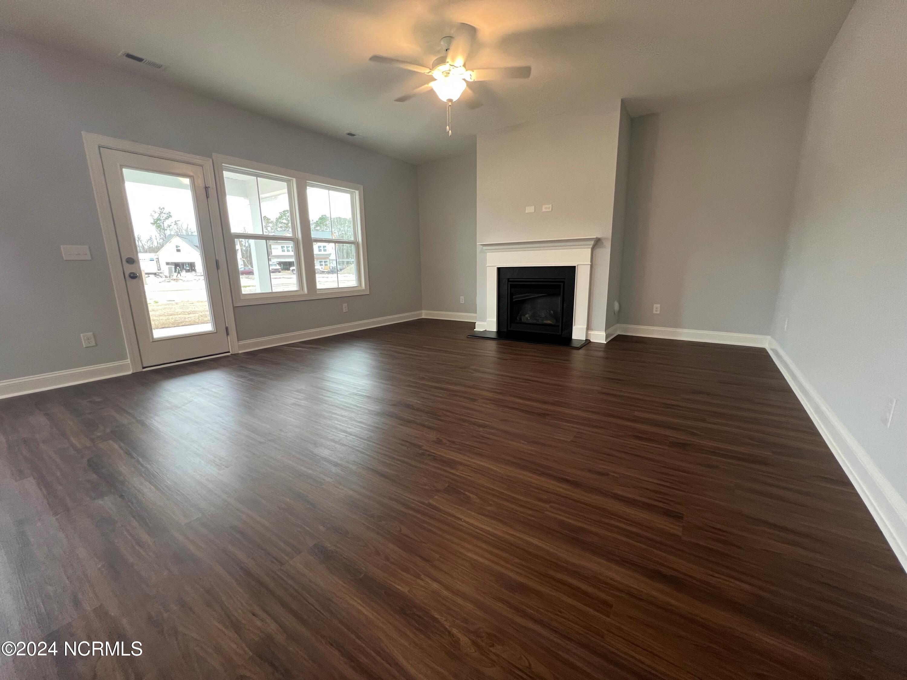 306 West Weatherbee Way Hampstead, NC 28443 - Photo 7 of 22 99 living 2