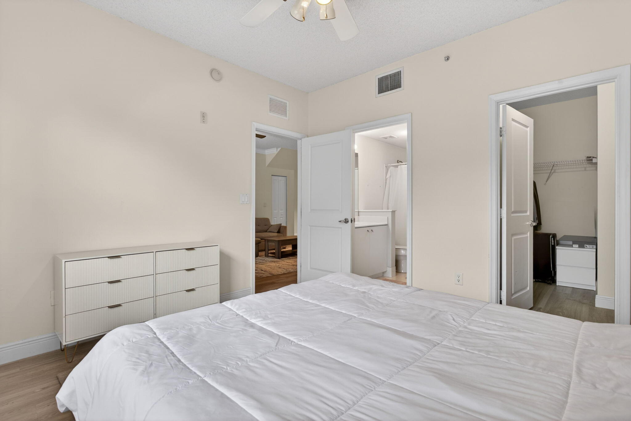 5880 West Sample Road, Unit 206 Coral Springs, FL 33067 - Photo 27 of 37 a bedroom with a bed and a dresser