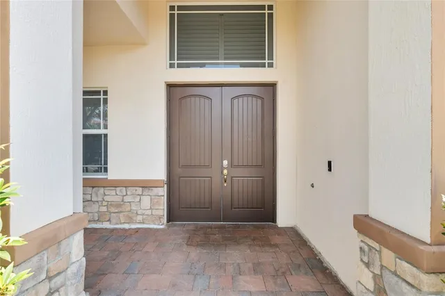 a view of entryway with bathroom
