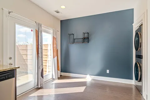 a view of entryway with bathroom