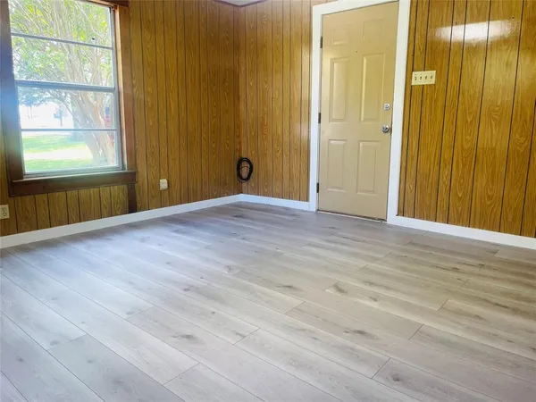 $1,800 | 202 5 Points Road, Waxahachie, TX 75165