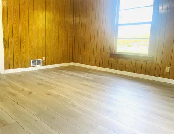 $1,800 | 202 5 Points Road, Waxahachie, TX 75165