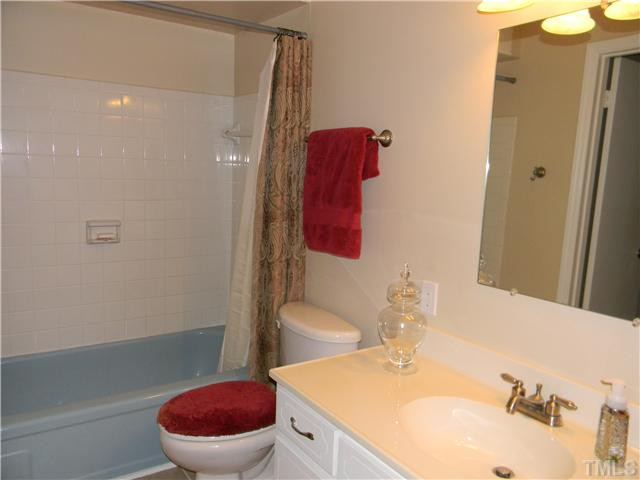 6365 New Market Way Raleigh, NC 27615 - Photo 15 of 20 Master Bath/Spa