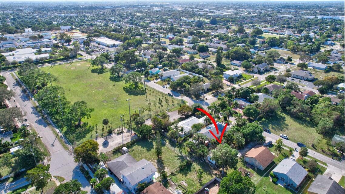 237 Southwest 3rd Avenue Delray Beach, FL 33444 - Photo 35 of 37 20250313211222951651000000-o