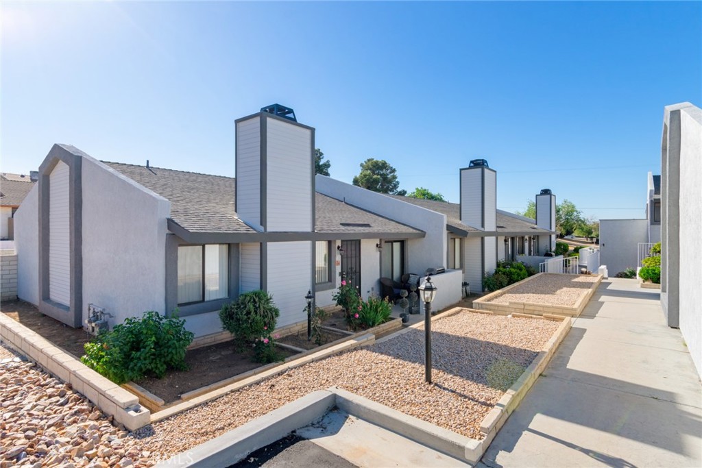 19087 Allegheny Road Apple Valley, CA 92307 - Photo 23 of 47 a house with view of outdoor space
