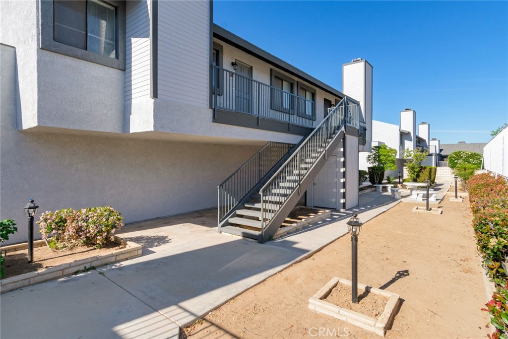 19087 Allegheny Road Apple Valley, CA 92307 - Photo 27 of 47 a view of entryway and hall