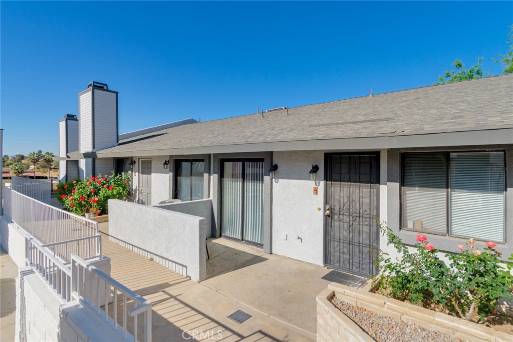 19087 Allegheny Road Apple Valley, CA 92307 - Photo 31 of 47 a front view of a house with garden