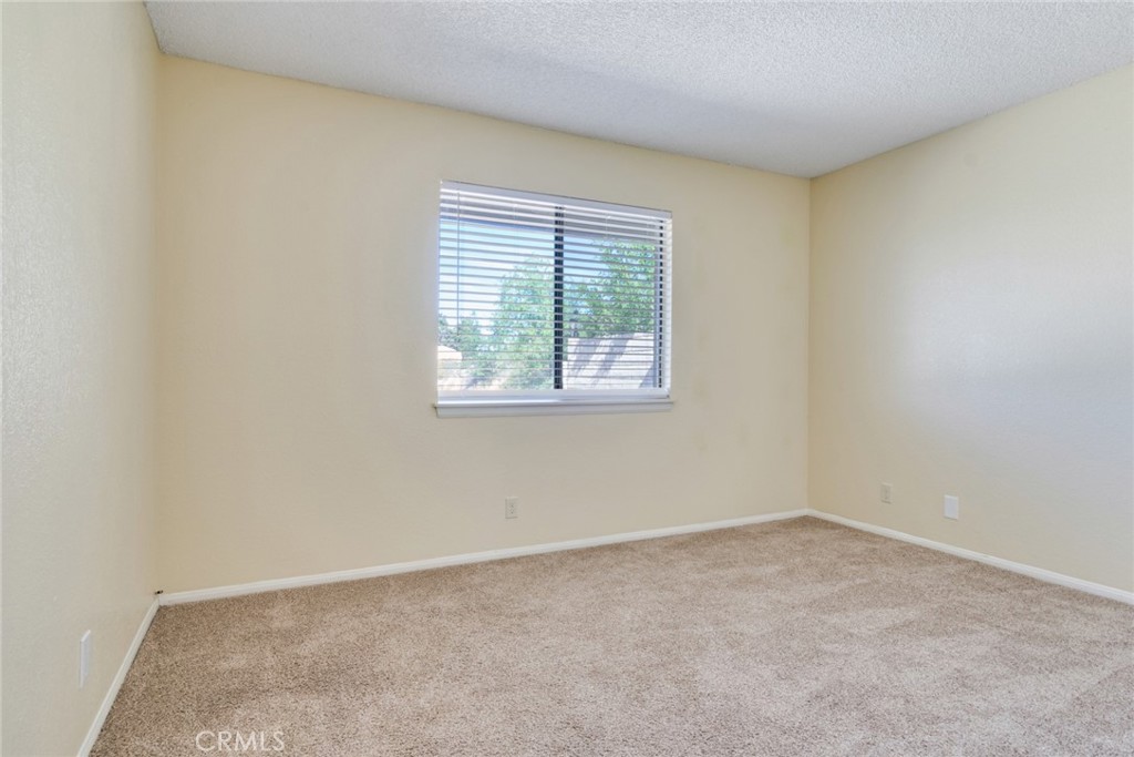 19087 Allegheny Road Apple Valley, CA 92307 - Photo 42 of 47 an empty room with a window