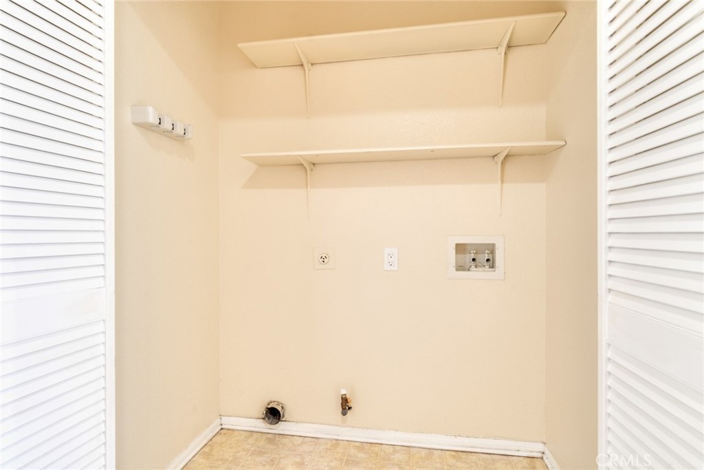 19087 Allegheny Road Apple Valley, CA 92307 - Photo 44 of 47 a close up of a shower