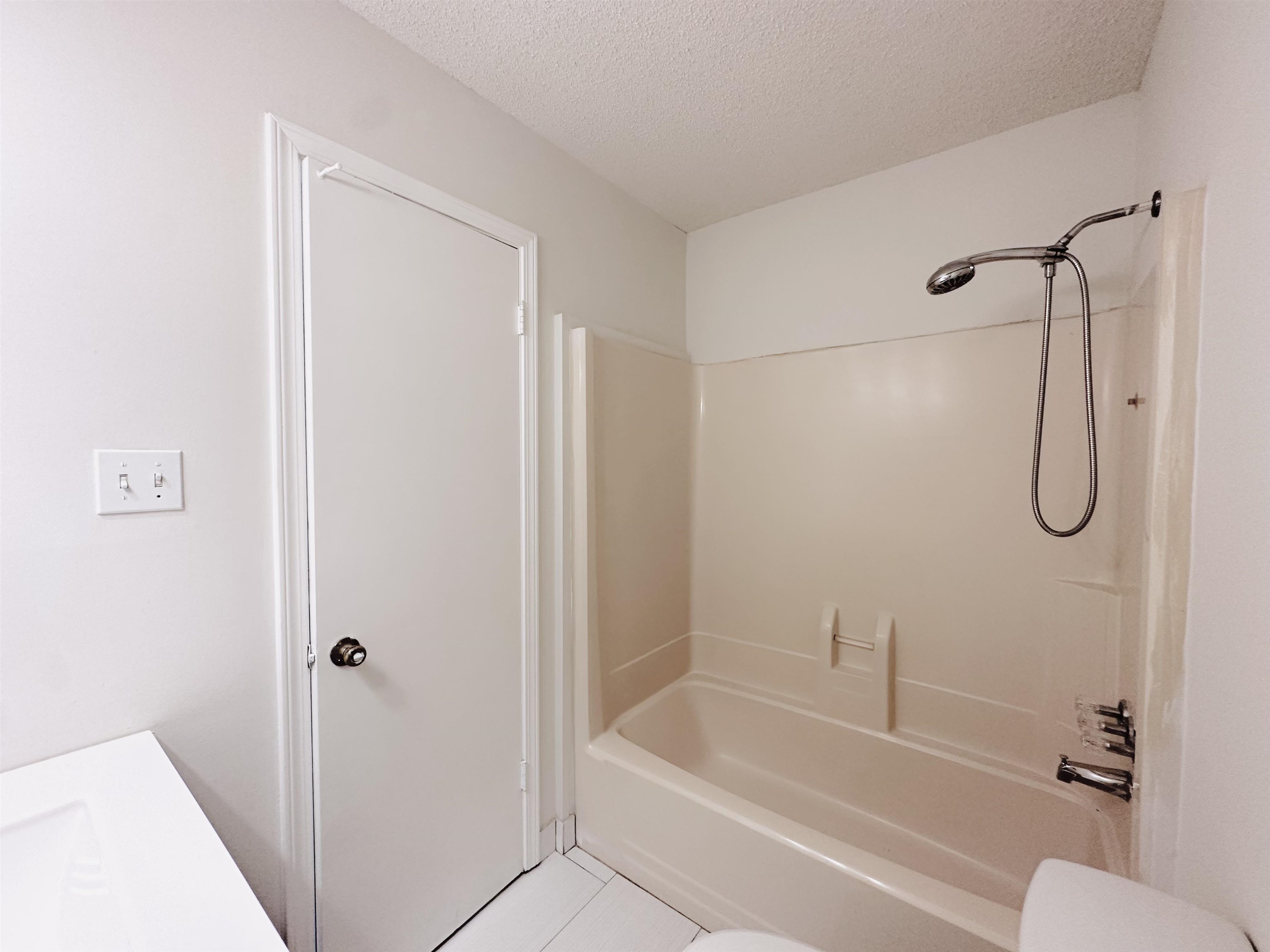 4192 Riche Road Memphis, TN 38128 - Photo 21 of 32 a bath room with a bath tub and a shower