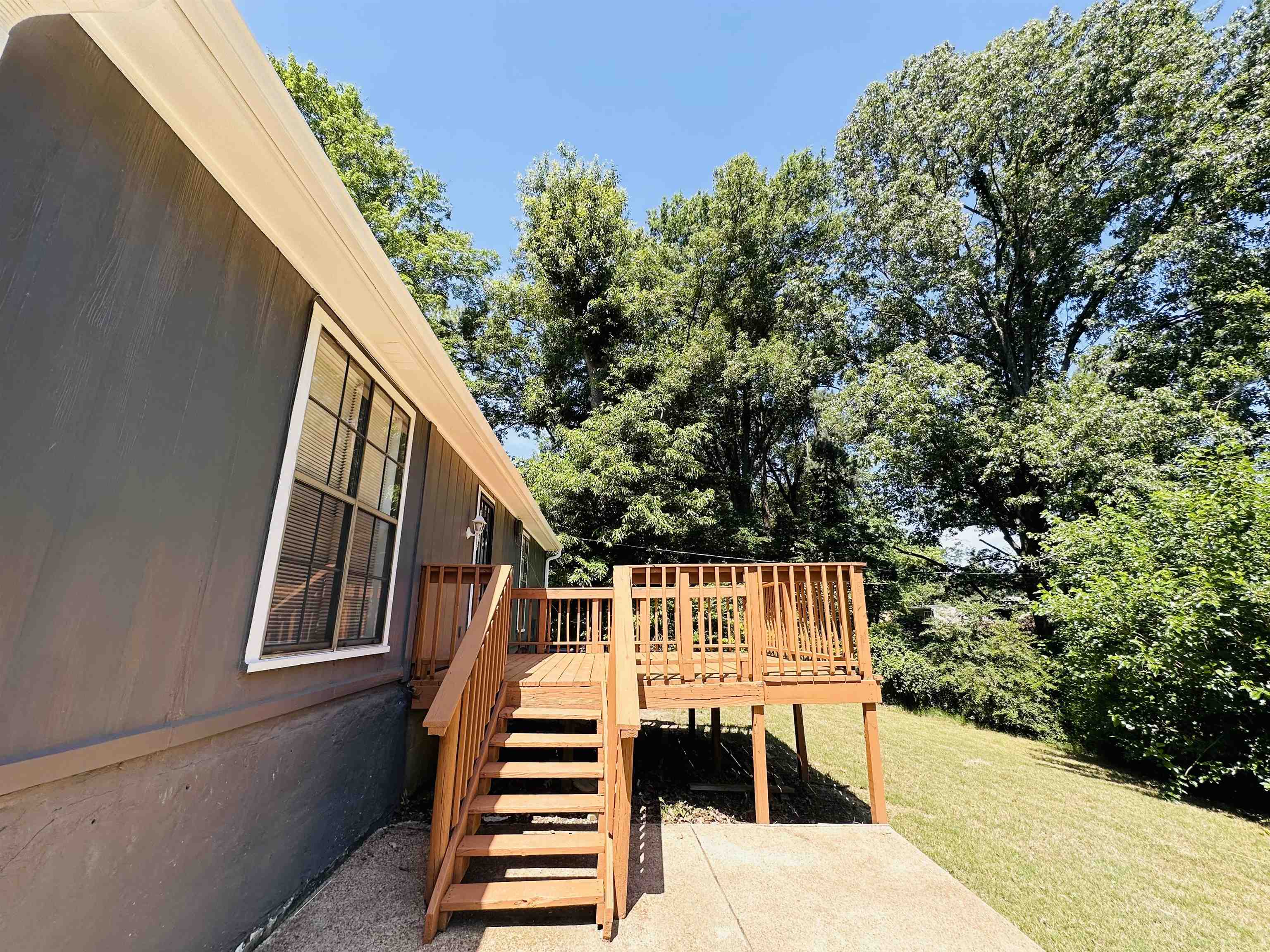 4192 Riche Road Memphis, TN 38128 - Photo 32 of 32 a view of outdoor space and deck