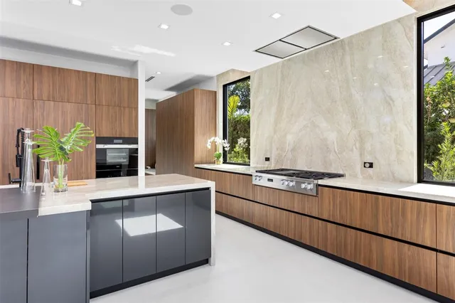 $11,500,000 | 2733 Northeast 16th Street, Fort Lauderdale, FL 33305