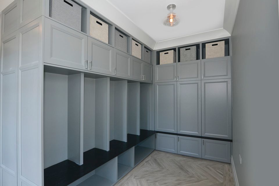 330 Brookside Lane Glencoe, IL 60022 - Photo 13 of 40 a view of entryway