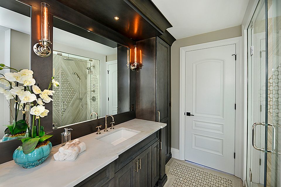 330 Brookside Lane Glencoe, IL 60022 - Photo 20 of 40 a bathroom with a sink and a mirror