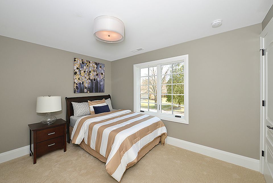 330 Brookside Lane Glencoe, IL 60022 - Photo 25 of 40 a bedroom with a bed and a window