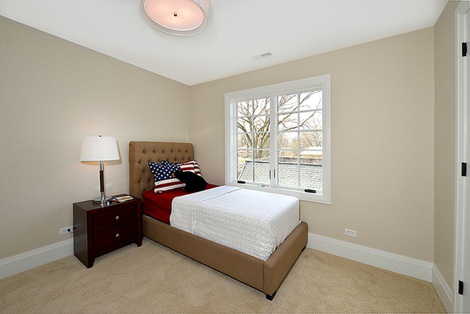 330 Brookside Lane Glencoe, IL 60022 - Photo 26 of 40 a bedroom with a bed and a window