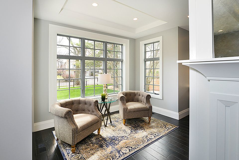 330 Brookside Lane Glencoe, IL 60022 - Photo 6 of 40 a living room with furniture and a rug