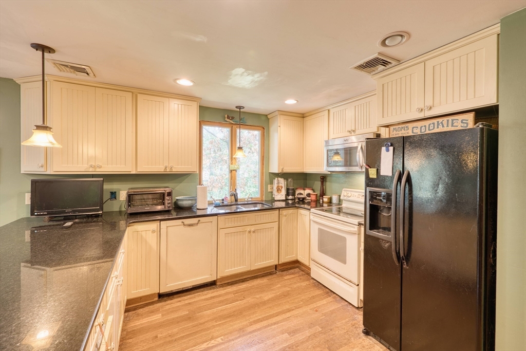 7 Dana Road Sandwich, MA 02644 - Photo 20 of 40 Gallery Image 20