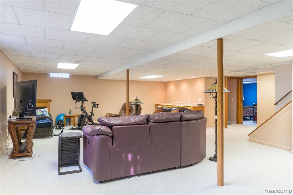 1058 Bloomview Circle Rochester, MI 48307 - Photo 46 of 64