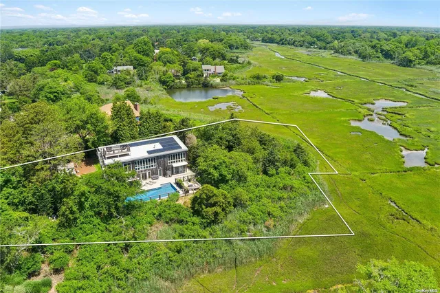 a view of a tennis court