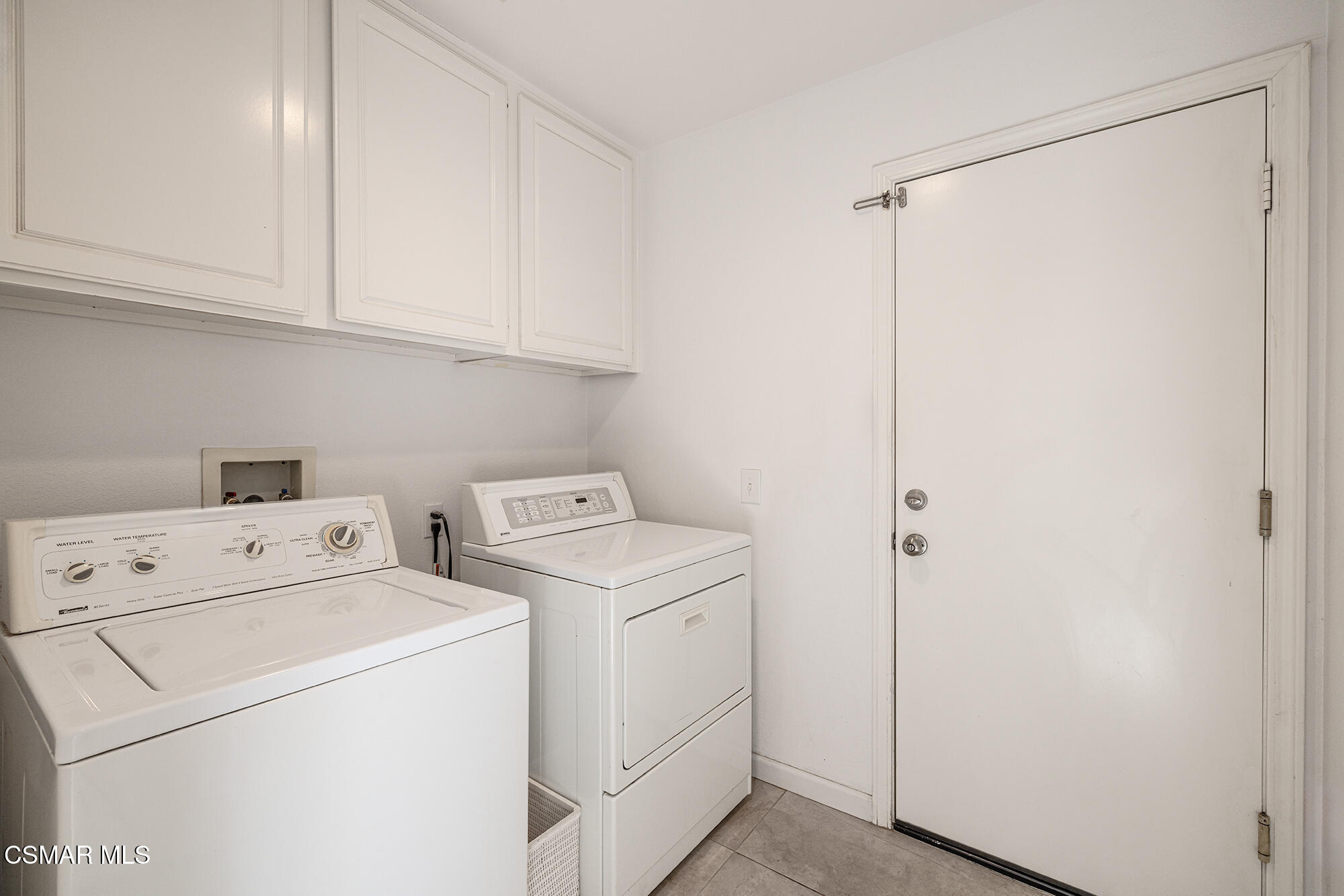 2684 Sunshine Valley Court Simi Valley, CA 93063 - Photo 16 of 38 a utility room with dryer and washer