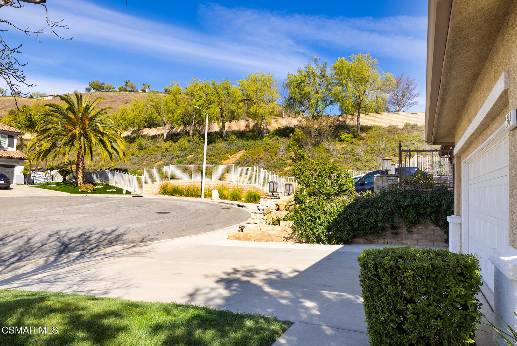 2684 Sunshine Valley Court Simi Valley, CA 93063 - Photo 18 of 38 a view of a backyard of the house
