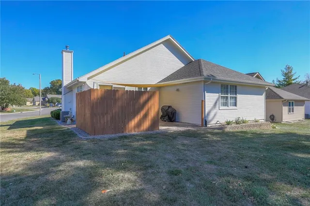 $330,000 | 1053 Southwest 8th Circle, Lee's Summit, MO 64081