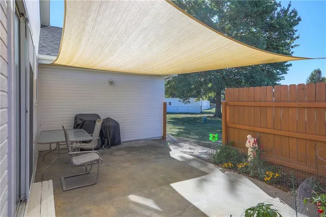 $330,000 | 1053 Southwest 8th Circle, Lee's Summit, MO 64081