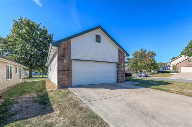$330,000 | 1053 Southwest 8th Circle, Lee's Summit, MO 64081