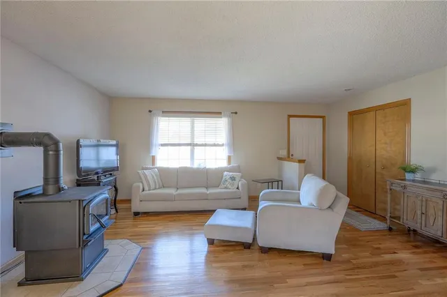 $330,000 | 1053 Southwest 8th Circle, Lee's Summit, MO 64081