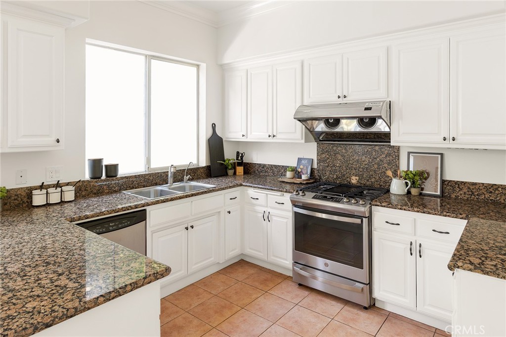 525 Fifth Avenue, Unit B Arcadia, CA 91006 - Photo 5 of 12 a kitchen with granite countertop white cabinets and white appliances