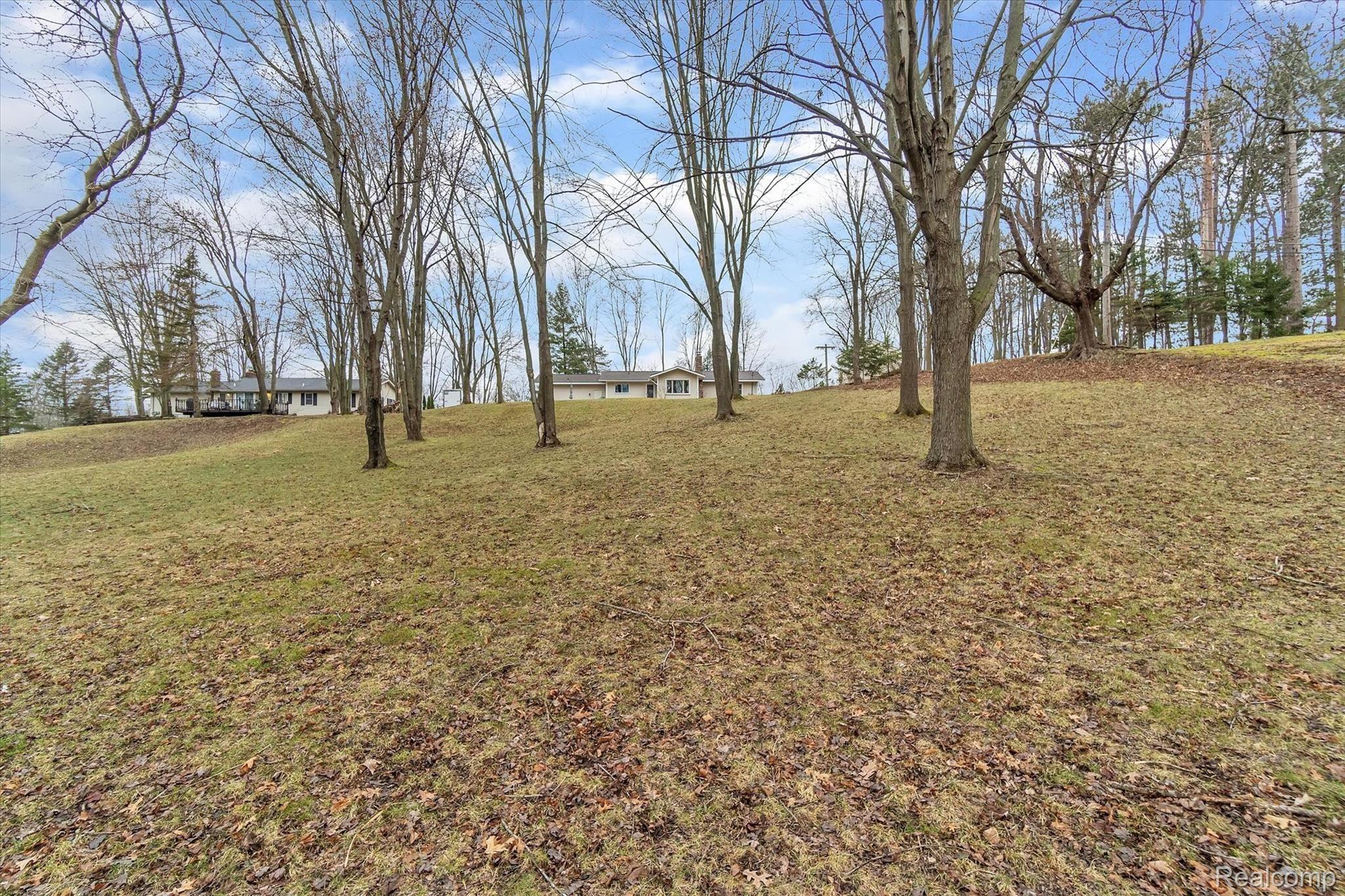 680 Murray Hill Road Highland, MI 48357 - Photo 43 of 45 backyard