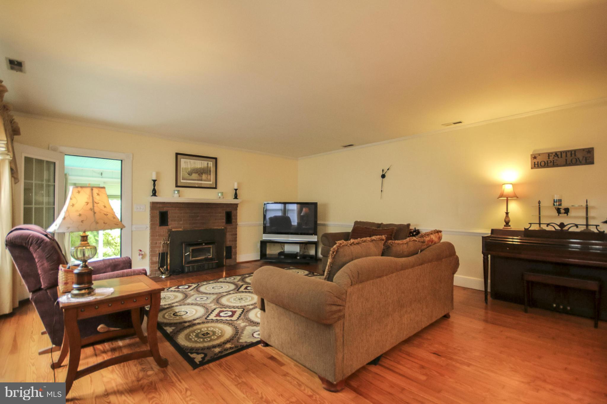 16127 Ridge Road King George, VA 22485 - Photo 24 of 29 Living Room