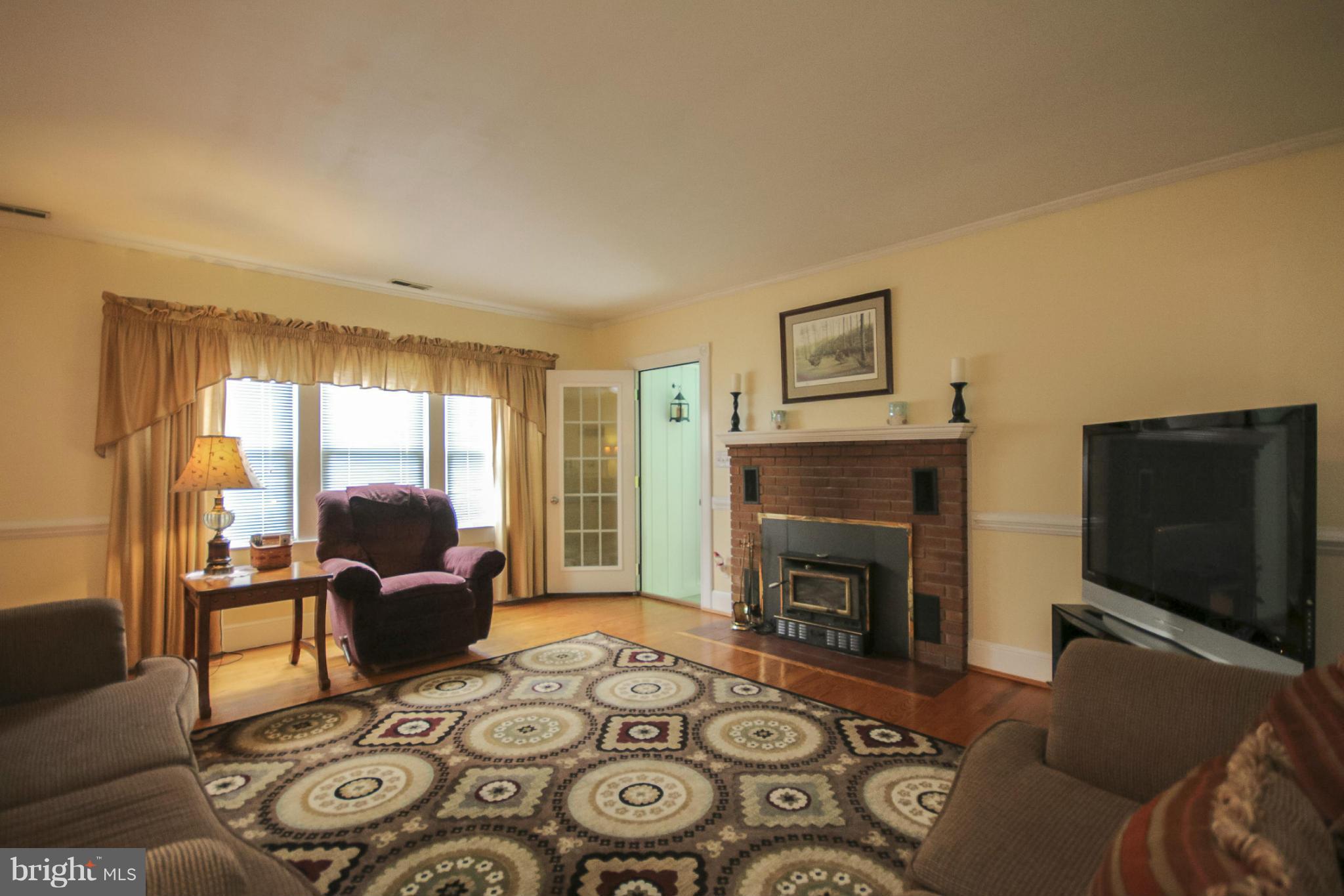 16127 Ridge Road King George, VA 22485 - Photo 25 of 29 Living Room