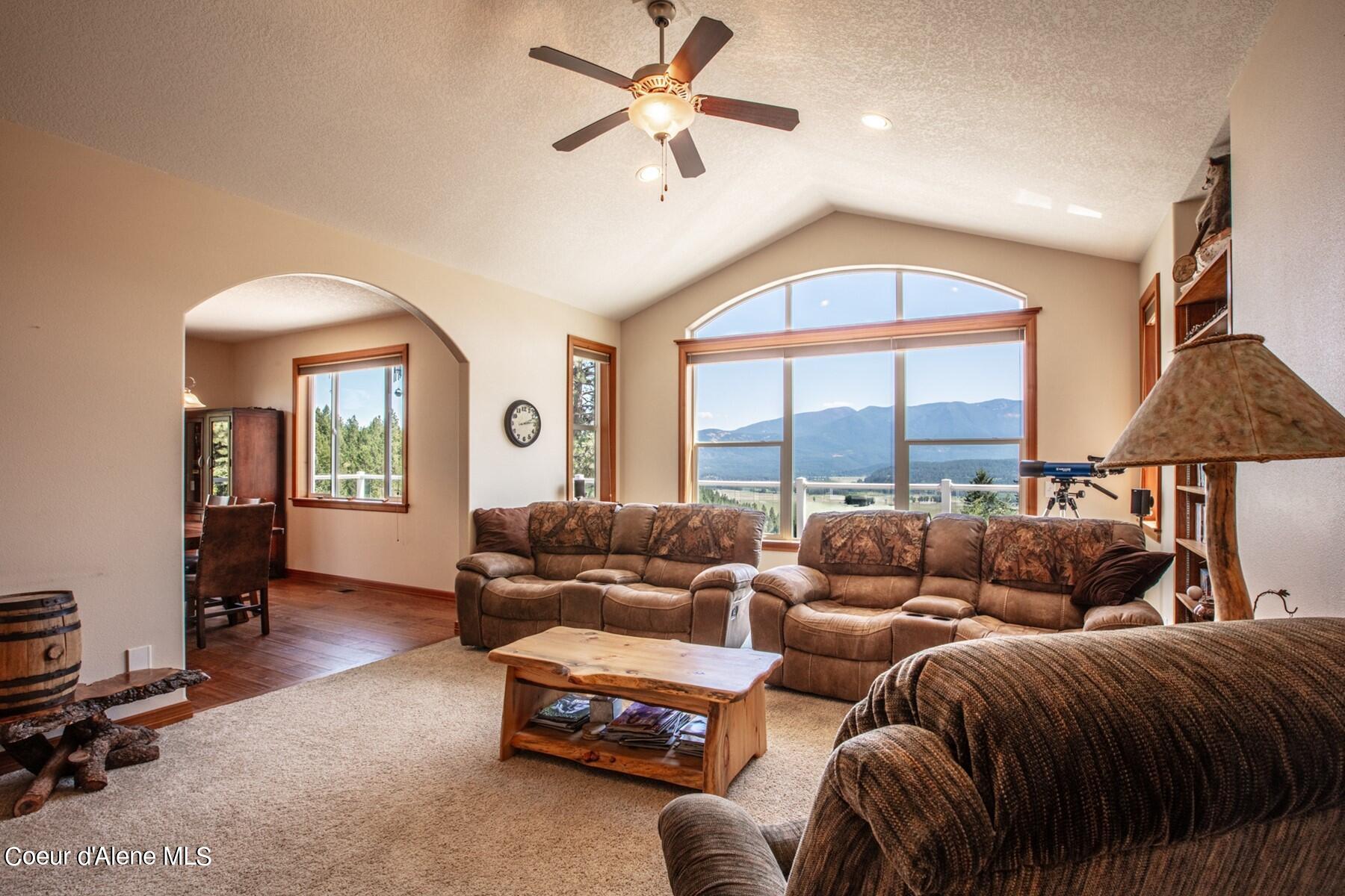 1524 Sunrise Road Bonners Ferry, ID 83805 - Photo 12 of 49 Spacious living room