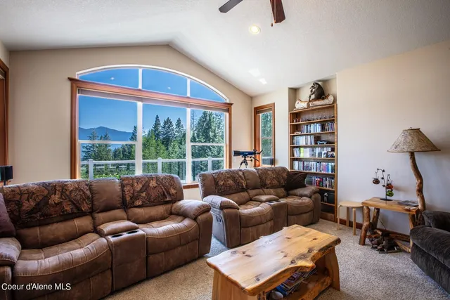 $877,000 | 1524 Sunrise Road, Bonners Ferry, ID 83805