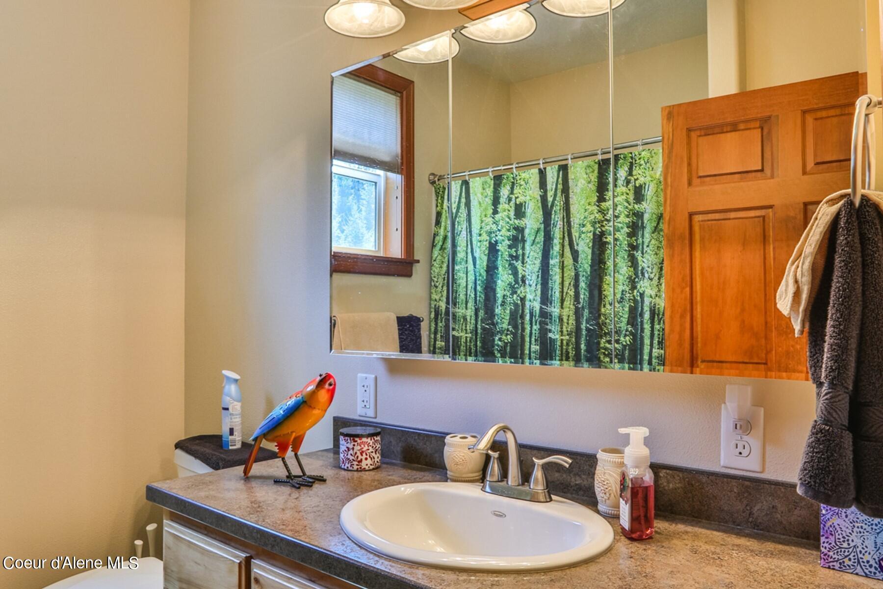 1524 Sunrise Road Bonners Ferry, ID 83805 - Photo 26 of 49 Guest bathroom