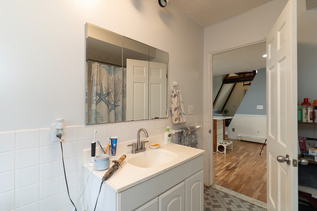 68 Lyon Road West Brookfield, MA 01585 - Photo 14 of 40
