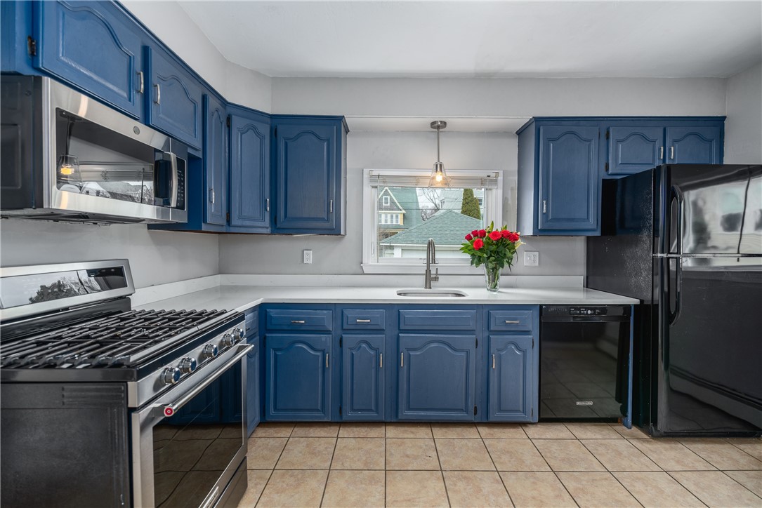 41 Berwick Lane Cranston, RI 02905 - Photo 14 of 35